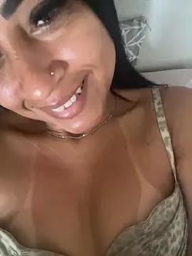 Snapshot of Katianesantos chatting on October 1, 2025, 10:21 am Katianesantos online show from October 1, 2025, 10:21 am