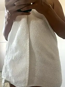 Snapshot of Katianesantos chatting on November 6, 2025, 9:10 am Katianesantos online show from November 6, 2025, 9:10 am