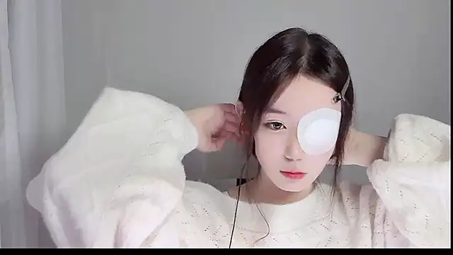 Xiao-runbao online show from October 15, 2025, 1:33 pm