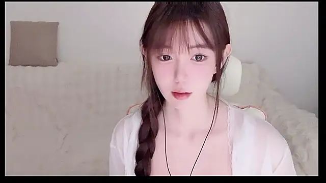 Xiao-runbao online show from December 17, 2025, 1:06 pm