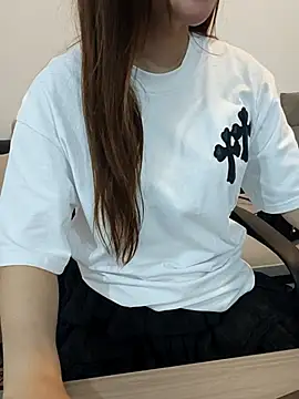 Snapshot of susu_baby chatting on April 19, 2026, 12:26 pm susu baby online show from April 19, 2026, 12:26 pm
