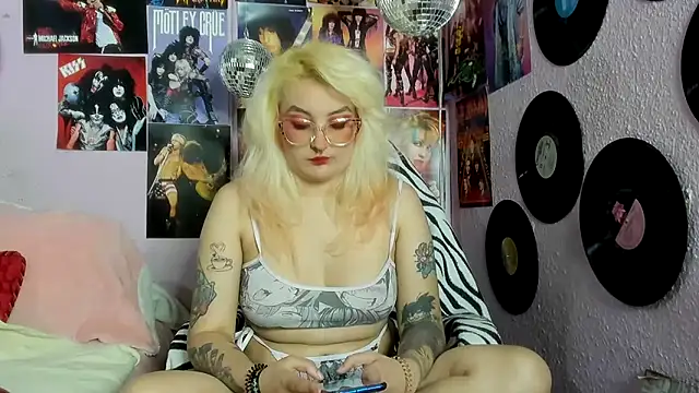 Avril Maria online show from May 24, 2026, 2:16 am