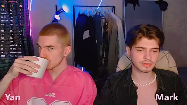 itsyanbb online show from November 17, 2025, 9:42 pm