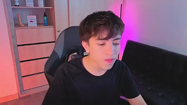 onlinenico online show from October 14, 2025, 8:09 pm