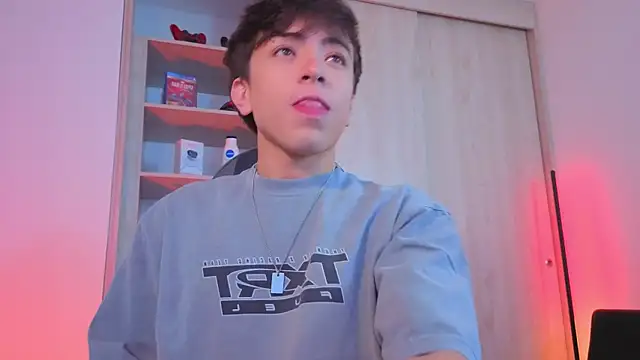 onlinenico online show from October 18, 2025, 8:09 pm