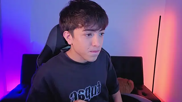 onlinenico online show from November 25, 2025, 8:09 pm