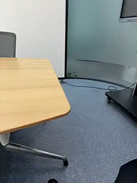 miniyellower online show from December 23, 2025, 6:44 am