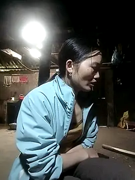 ngan-cute online show from October 31, 2025, 4:02 am