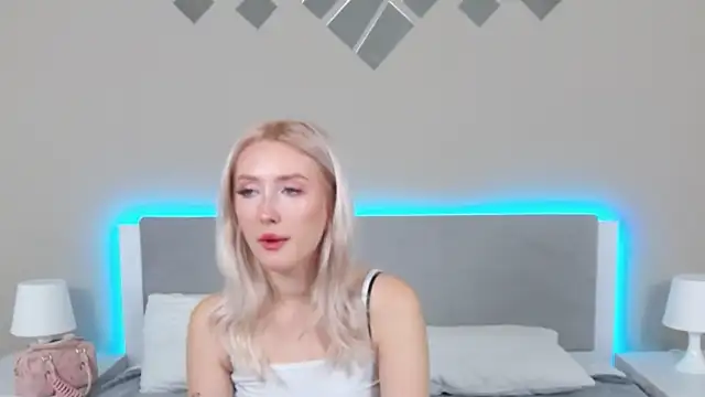 Snapshot of MarianeSun chatting on September 17, 2025, 4:03 am MarianeSun online show from September 17, 2025, 4:03 am