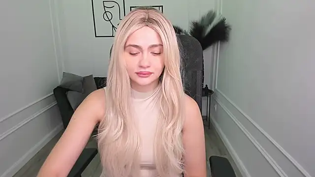 LeslieMineg online show from September 23, 2025, 11:57 am