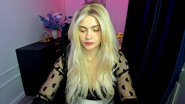 LeslieMineg online show from September 25, 2025, 7:39 pm