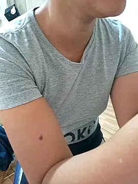 euahotmarii20 online show from September 29, 2025, 4:34 pm