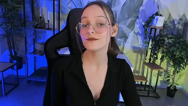 JenniferKiim online show from December 15, 2025, 3:05 pm