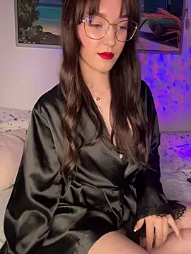 Veliora online show from May 13, 2026, 5:43 pm