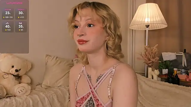 EfieFrye online show from October 31, 2025, 5:58 pm