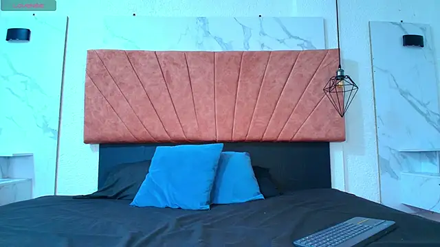 novaa snow online show from October 15, 2025, 8:09 pm