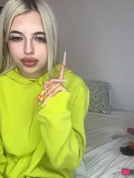 Steffi Snowbunny online show from November 3, 2025, 6:31 pm