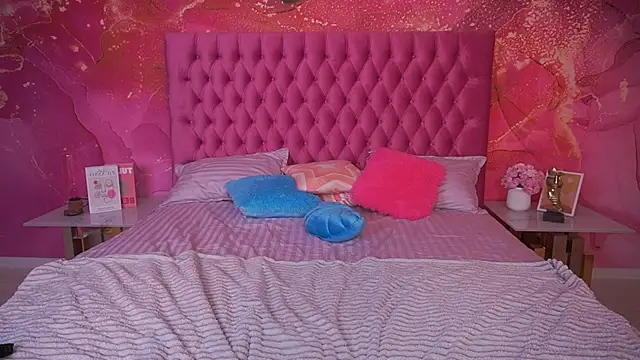 Snapshot of KamillaVibes chatting on September 21, 2025, 7:48 pm KamillaVibes online show from September 21, 2025, 7:48 pm