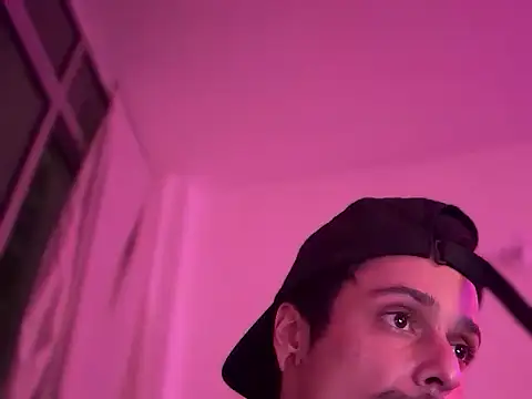 Snapshot of chrisalmeid_ chatting on November 5, 2025, 3:28 am chrisalmeid online show from November 5, 2025, 3:28 am