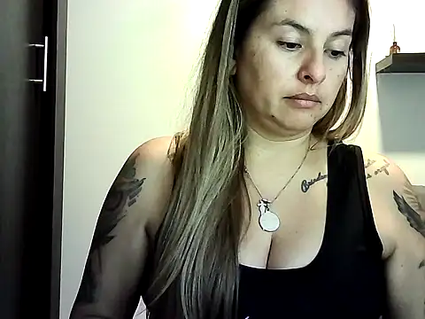 Valery  Rouse  online show from June 4, 2026, 9:43 pm