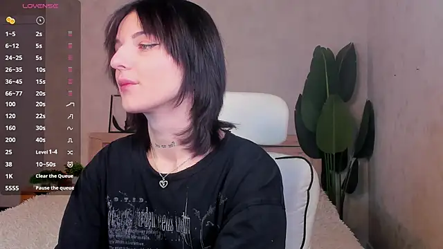 Lynn Martin online show from April 12, 2026, 12:37 am