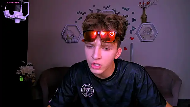 Snapshot of travis_wolf_ chatting on September 22, 2025, 7:16 pm travis wolf online show from September 22, 2025, 7:16 pm