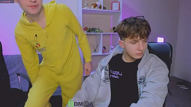 Snapshot of travis_wolf_ chatting on October 11, 2025, 7:12 pm travis wolf online show from October 11, 2025, 7:12 pm