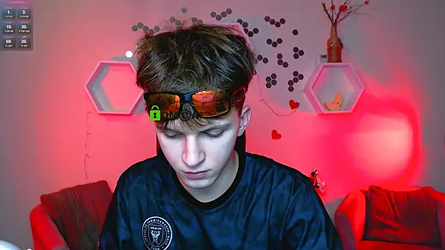 Snapshot of travis_wolf_ chatting on October 15, 2025, 6:52 pm travis wolf online show from October 15, 2025, 6:52 pm