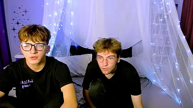 Snapshot of travis_wolf_ chatting on October 19, 2025, 7:14 pm travis wolf online show from October 19, 2025, 7:14 pm