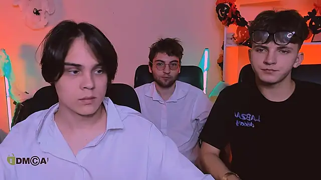 Snapshot of travis_wolf_ chatting on October 26, 2025, 7:53 pm travis wolf online show from October 26, 2025, 7:53 pm