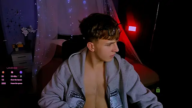 Snapshot of travis_wolf_ chatting on November 5, 2025, 7:58 pm travis wolf online show from November 5, 2025, 7:58 pm