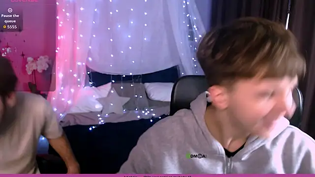 Snapshot of travis_wolf_ chatting on November 12, 2025, 7:57 pm travis wolf online show from November 12, 2025, 7:57 pm