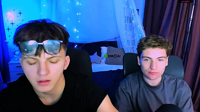 Snapshot of travis_wolf_ chatting on December 13, 2025, 8:47 pm travis wolf online show from December 13, 2025, 8:47 pm