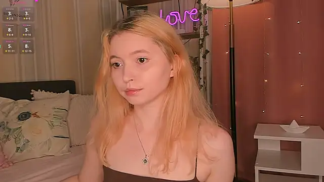 Snapshot of Ruminelle chatting on June 8, 2026, 11:32 am Ruminelle online show from June 8, 2026, 11:32 am