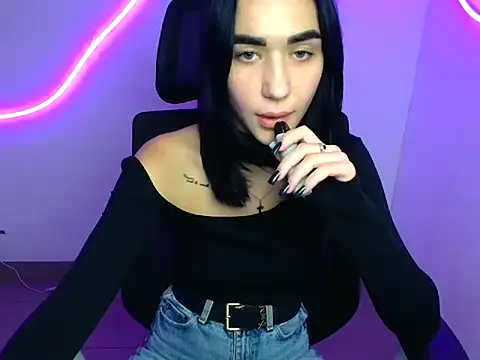 Snapshot of Bella_Night4 chatting on October 3, 2025, 6:16 pm Bella Night4 online show from October 3, 2025, 6:16 pm