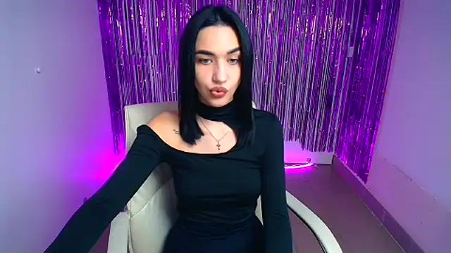 Snapshot of Bella_Night4 chatting on October 6, 2025, 11:40 am Bella Night4 online show from October 6, 2025, 11:40 am