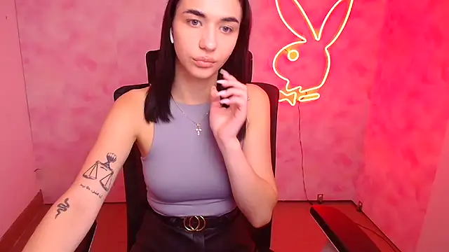 Snapshot of Bella_Night4 chatting on October 23, 2025, 6:13 am Bella Night4 online show from October 23, 2025, 6:13 am