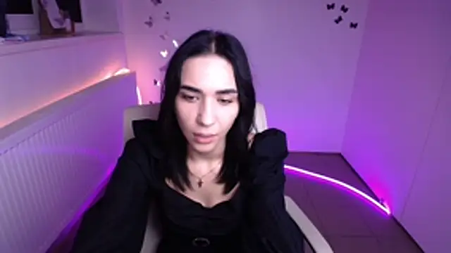 Snapshot of Bella_Night4 chatting on October 28, 2025, 7:23 am Bella Night4 online show from October 28, 2025, 7:23 am