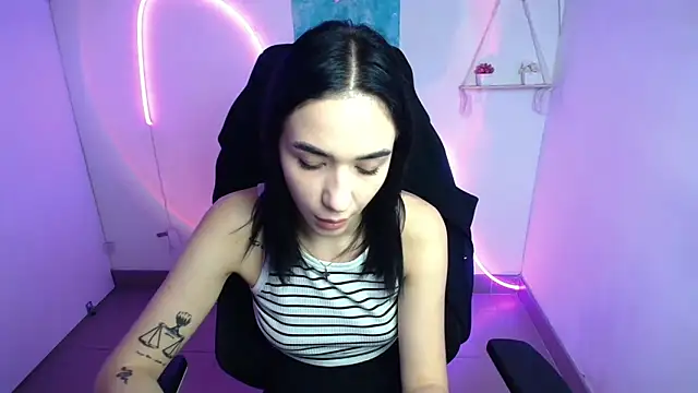 Snapshot of Bella_Night4 chatting on October 30, 2025, 7:21 am Bella Night4 online show from October 30, 2025, 7:21 am