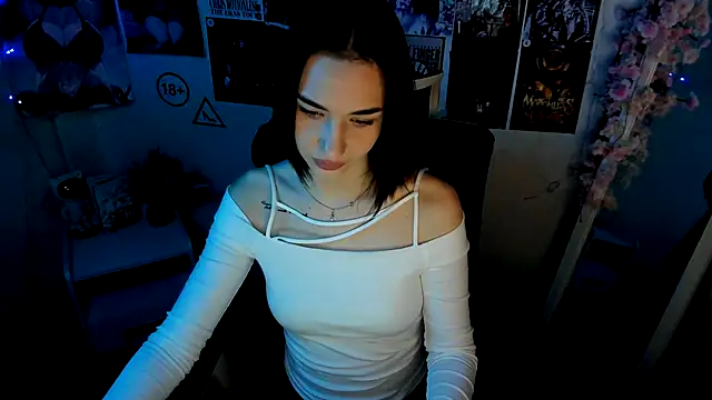 Snapshot of Bella_Night4 chatting on December 14, 2025, 7:58 am Bella Night4 online show from December 14, 2025, 7:58 am