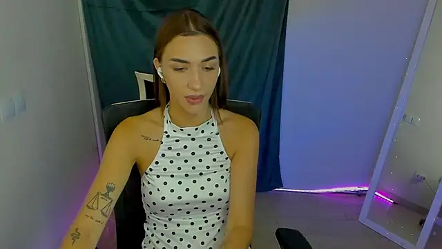 Snapshot of Bella_Night4 chatting on July 17, 2026, 7:04 am Bella Night4 online show from July 17, 2026, 7:04 am
