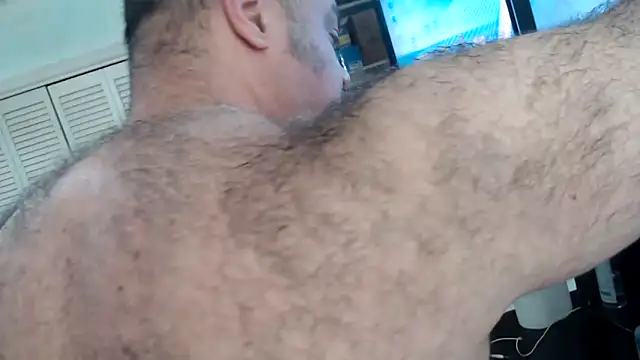 Snapshot of bullmusclejoe chatting on November 23, 2025, 11:37 pm bullmusclejoe online show from November 23, 2025, 11:37 pm