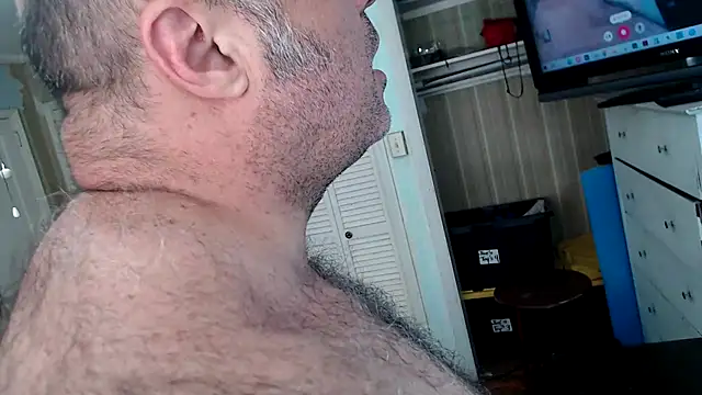 Snapshot of bullmusclejoe chatting on May 18, 2026, 10:48 pm bullmusclejoe online show from May 18, 2026, 10:48 pm