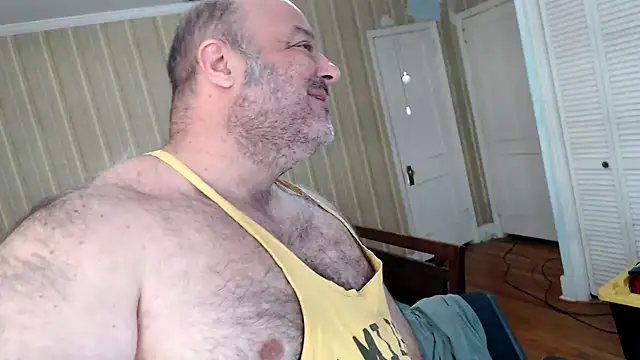 Snapshot of bullmusclejoe chatting on May 27, 2026, 3:31 pm bullmusclejoe online show from May 27, 2026, 3:31 pm