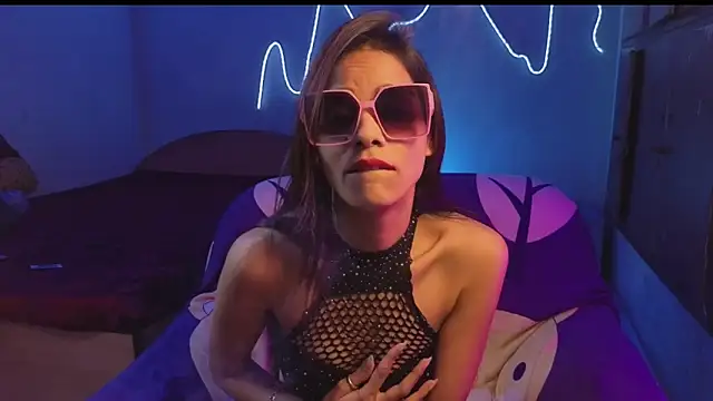 royeoy22 online show from February 3, 2026, 10:42 am