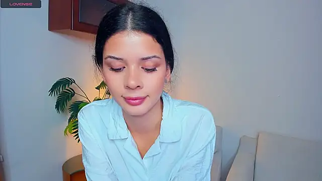 Snapshot of JoCauterucci chatting on October 7, 2025, 7:05 am JoCauterucci online show from October 7, 2025, 7:05 am