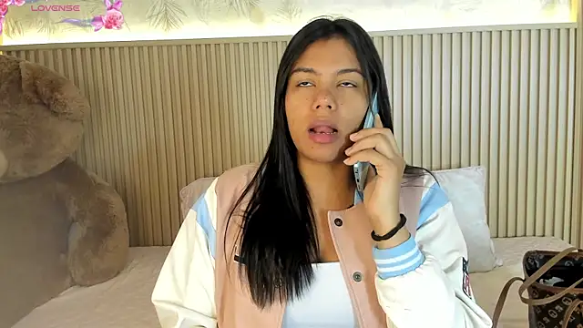 Snapshot of Liss-Reyes chatting on July 20, 2026, 1:35 pm Liss-Reyes online show from July 20, 2026, 1:35 pm