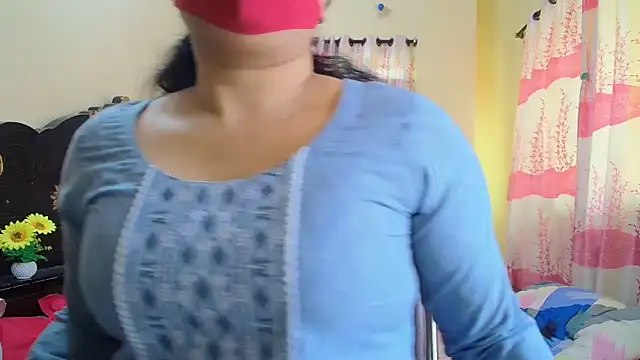 Snapshot of Elena_cruz5 chatting on February 15, 2026, 4:53 am Elena cruz5 online show from February 15, 2026, 4:53 am