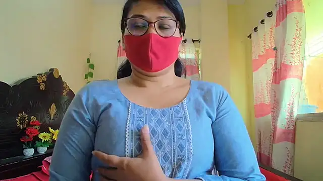 Snapshot of Elena_cruz5 chatting on February 26, 2026, 6:01 am Elena cruz5 online show from February 26, 2026, 6:01 am
