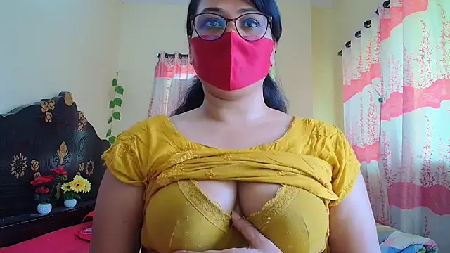 Snapshot of Elena_cruz5 chatting on March 1, 2026, 6:37 am Elena cruz5 online show from March 1, 2026, 6:37 am